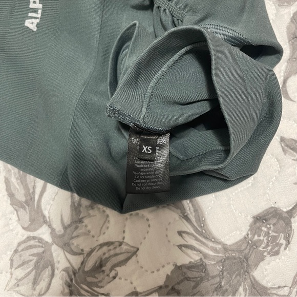 Alphalete Amplify Short in Charcoal (XS) - Picture 2 of 2